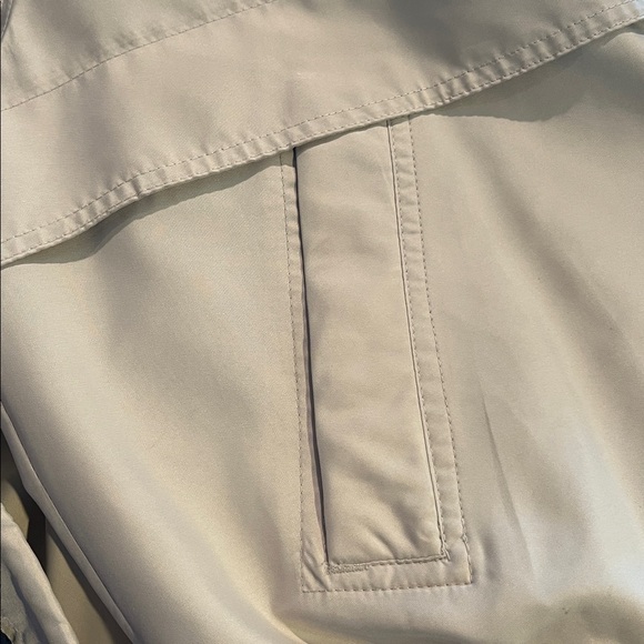 Dockers Men's Beige and Navy Windbreaker - Picture 7 of 9
